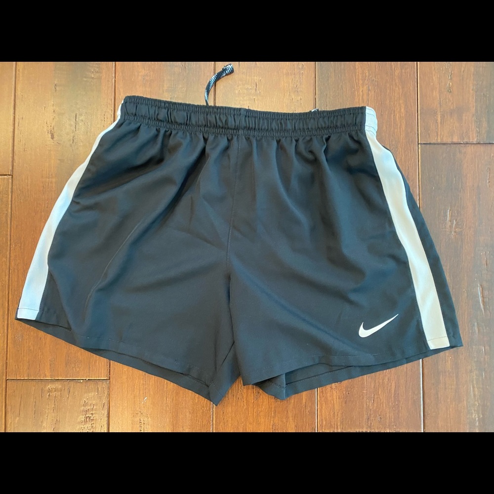 Nike girls training shorts size XL
